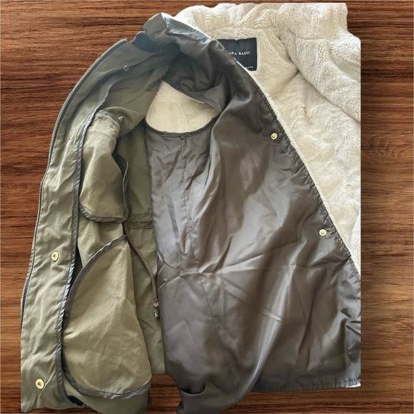 ZARA OLIVE GREEN COAT WITH FAUX LEATHER SLEEVES AND FAUX FUR - Picture 4 of 5